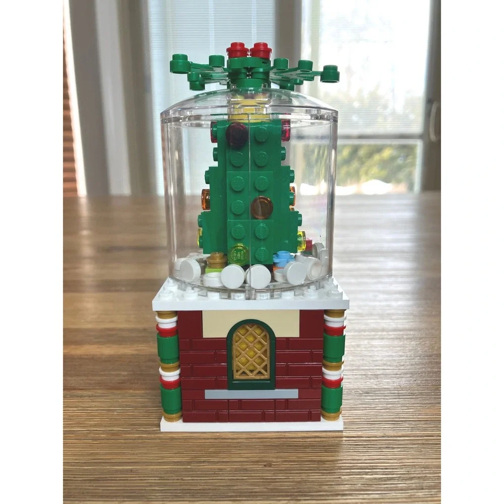 Lego 2016 Limited Edition‎ Santa Snowglobe 40223 Retired Collectible Christmas